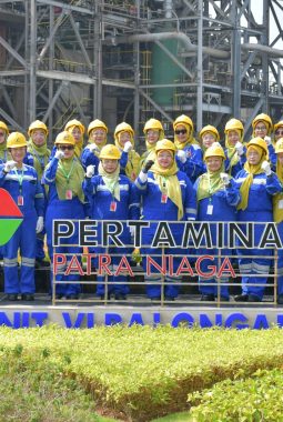 HSSE PPN RU Balongan Ajak Istri Pekerja Lalui Program ‘Family Road to Refinery’ Edukasi Risiko Bekerja di Kilang