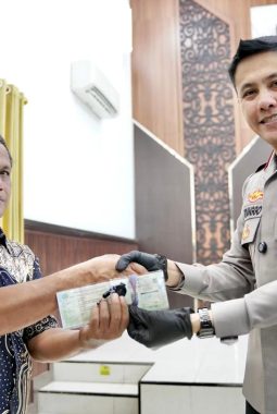 Slogan “Layani Masyarakat Dengan respon Cepat” , Kapolres Indramayu AKBP Prianggo P. M., S.I.K., M.Si. Kembalikan Kendaraan Secara Gratis