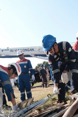 PT Pertamina Patra Niaga RU Balongan Rutin Gelar Kegiatan Bulanan PJS BERKAH (PEKA, JSI, SWAT, Bersih-Bersih Kilang/Kantor Awali Hari)