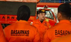 Kantor SAR Makassar Kerahkan KN SAR Kamajaya Dan Puluhan Personil Dukung Operasi SAR KMP Virgi Tranportasi 8