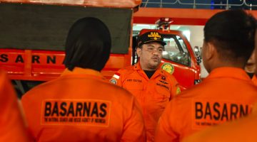 Kantor SAR Makassar Kerahkan KN SAR Kamajaya Dan Puluhan Personil Dukung Operasi SAR KMP Virgi Tranportasi 8