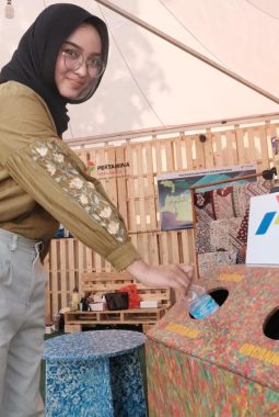 Inovasi Daur Ulang WIRALODRA di Stand Teras Balongan, PPN Kilang Balongan Semarakan Hari Jadi Indramayu